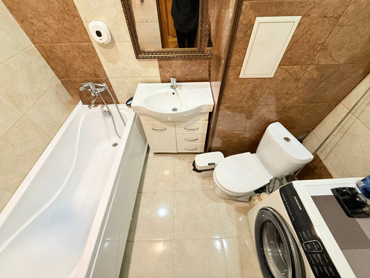 Продам трехкомнатную (3-комн.) квартиру, Калинина ул, 250кБ, Нальчик г