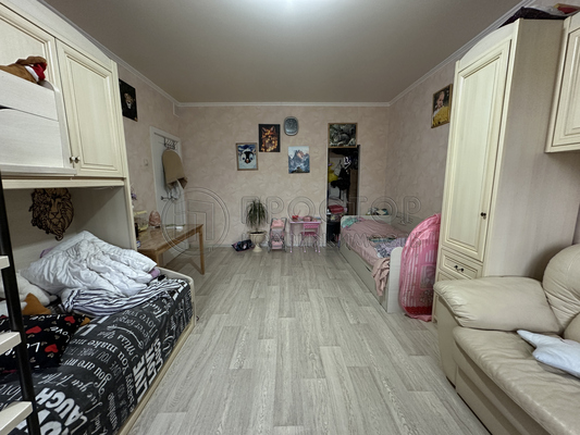 Продам двухкомнатную (2-комн.) квартиру, Миллионная ул, 15к3, Москва г