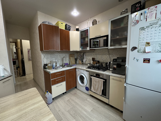 Продам двухкомнатную (2-комн.) квартиру, Миллионная ул, 15к3, Москва г
