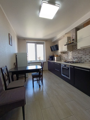 Продам трехкомнатную (3-комн.) квартиру, Мира ул, 2, Калининград г