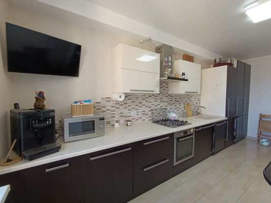 Продам трехкомнатную (3-комн.) квартиру, Мира ул, 2, Калининград г
