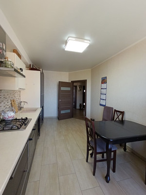 Продам трехкомнатную (3-комн.) квартиру, Мира ул, 2, Калининград г