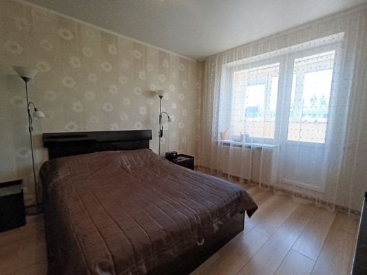 Продам трехкомнатную (3-комн.) квартиру, Мира ул, 2, Калининград г