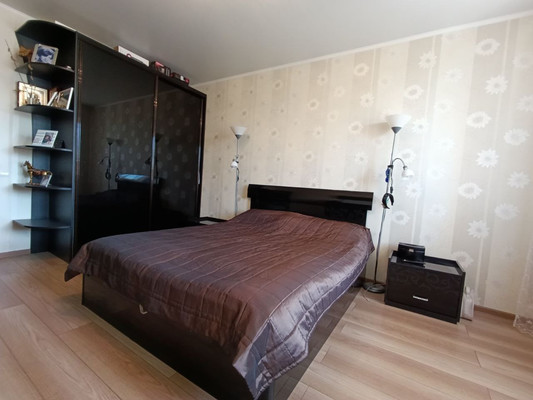 Продам трехкомнатную (3-комн.) квартиру, Мира ул, 2, Калининград г