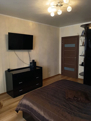 Продам трехкомнатную (3-комн.) квартиру, Мира ул, 2, Калининград г
