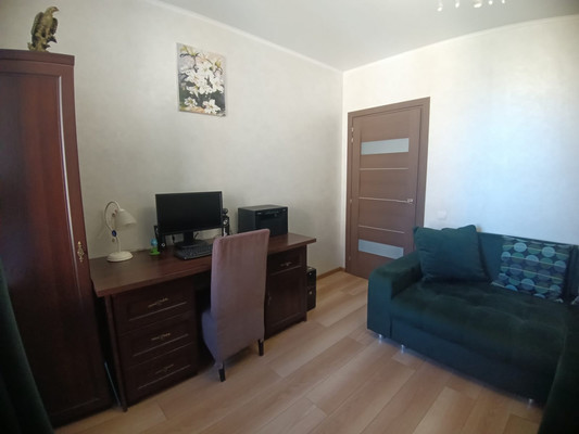 Продам трехкомнатную (3-комн.) квартиру, Мира ул, 2, Калининград г