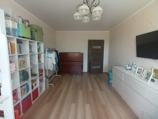 Продам трехкомнатную (3-комн.) квартиру, Мира ул, 2, Калининград г