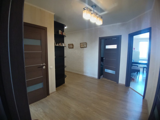 Продам трехкомнатную (3-комн.) квартиру, Мира ул, 2, Калининград г