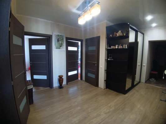 Продам трехкомнатную (3-комн.) квартиру, Мира ул, 2, Калининград г