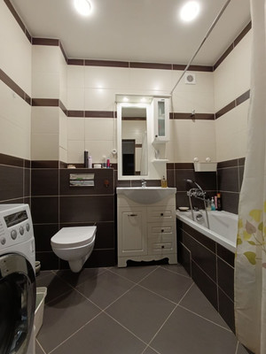 Продам трехкомнатную (3-комн.) квартиру, Мира ул, 2, Калининград г