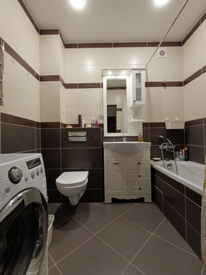 Продам трехкомнатную (3-комн.) квартиру, Мира ул, 2, Калининград г