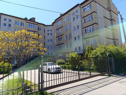 Продам трехкомнатную (3-комн.) квартиру, Мира ул, 2, Калининград г