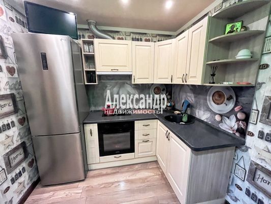 Продам однокомнатную (1-комн.) квартиру, Воронцовский б-р, 14к3, Мурино п