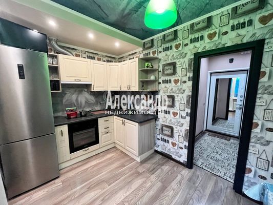 Продам однокомнатную (1-комн.) квартиру, Воронцовский б-р, 14к3, Мурино п