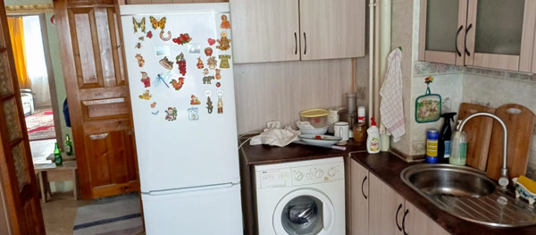 Продам трехкомнатную (3-комн.) квартиру, Таганрогская ул, 124/2, Ростов-на-Дону г