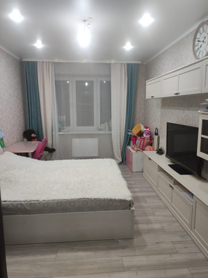 Продам трехкомнатную (3-комн.) квартиру, им. Героя Георгия Бочарникова ул, 8к2, Краснодар г