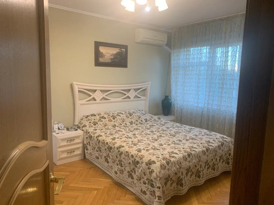 Продам трехкомнатную (3-комн.) квартиру, им. Стасова ул, 130, Краснодар г