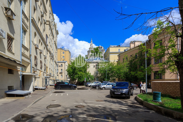 Продам трехкомнатную (3-комн.) квартиру, Садовая-Кудринская ул, 28-30, Москва г