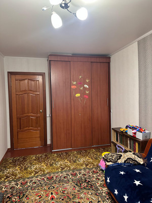 Продам трехкомнатную (3-комн.) квартиру, 40 лет Победы ул, 6, Осиново с