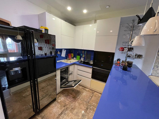 Продам двухкомнатную (2-комн.) квартиру, Пискунова ул, 142/3, Иркутск г