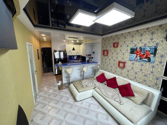 Продам двухкомнатную (2-комн.) квартиру, Пискунова ул, 142/3, Иркутск г