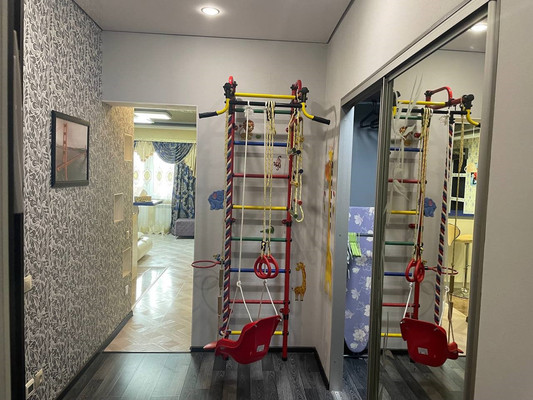 Продам двухкомнатную (2-комн.) квартиру, Пискунова ул, 142/3, Иркутск г