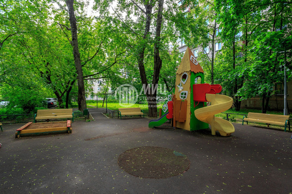 Продам однокомнатную (1-комн.) квартиру, Маршала Бирюзова ул, 11, Москва г