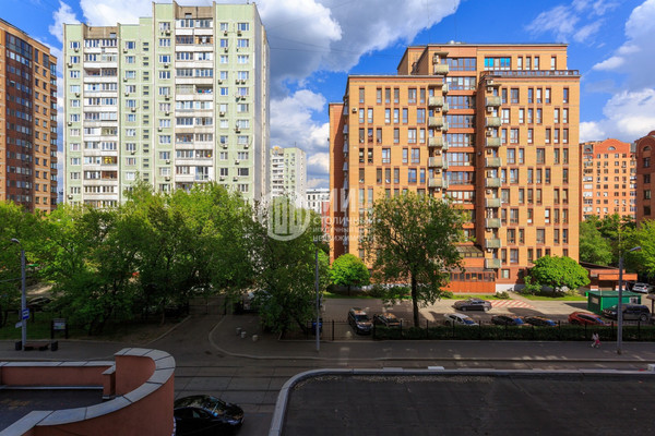 Продам двухкомнатную (2-комн.) квартиру, Тихвинская ул, 9а, Москва г