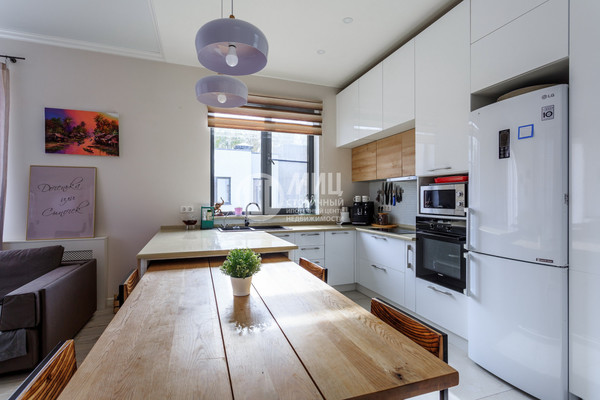 Продам трехкомнатную (3-комн.) квартиру, 7-ой квартал (Южные горки мкр) ул, 13, Мещерино п