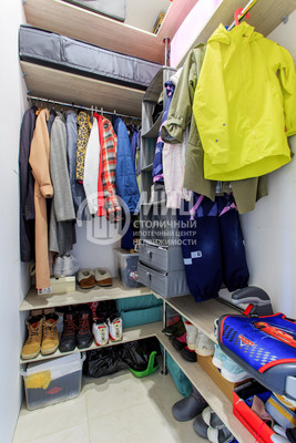 Продам трехкомнатную (3-комн.) квартиру, 7-ой квартал (Южные горки мкр) ул, 13, Мещерино п