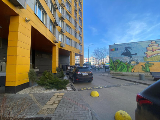 Продам трехкомнатную (3-комн.) квартиру, Радужная ул, 6к1, Видное г