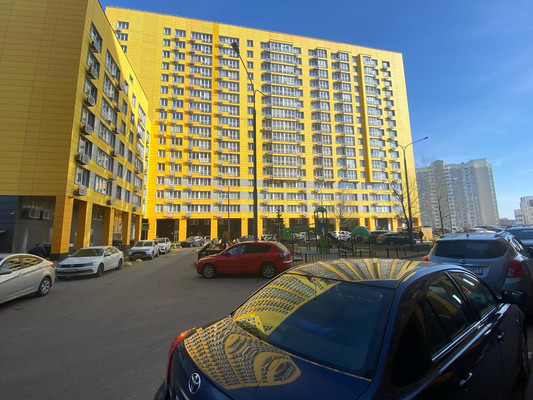 Продам трехкомнатную (3-комн.) квартиру, Радужная ул, 6к1, Видное г