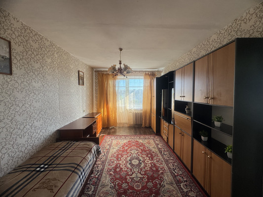 Продам трехкомнатную (3-комн.) квартиру, Гагарина ул, 17а, Симферополь г