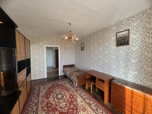 Продам трехкомнатную (3-комн.) квартиру, Гагарина ул, 17а, Симферополь г