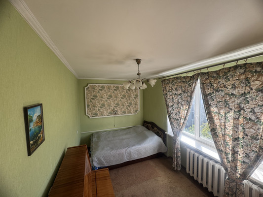 Продам трехкомнатную (3-комн.) квартиру, Гагарина ул, 17а, Симферополь г