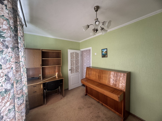 Продам трехкомнатную (3-комн.) квартиру, Гагарина ул, 17а, Симферополь г