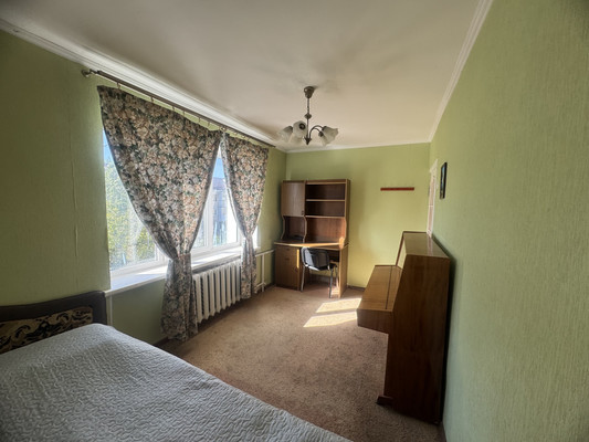 Продам трехкомнатную (3-комн.) квартиру, Гагарина ул, 17а, Симферополь г