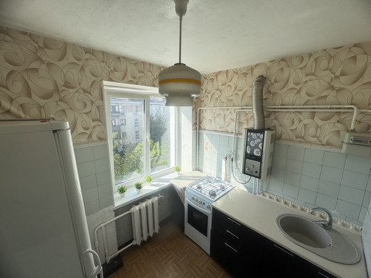 Продам трехкомнатную (3-комн.) квартиру, Гагарина ул, 17а, Симферополь г