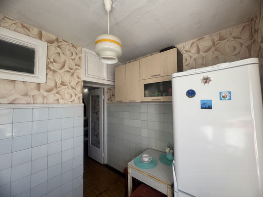 Продам трехкомнатную (3-комн.) квартиру, Гагарина ул, 17а, Симферополь г