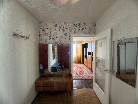 Продам трехкомнатную (3-комн.) квартиру, Гагарина ул, 17а, Симферополь г