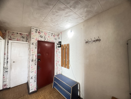 Продам трехкомнатную (3-комн.) квартиру, Гагарина ул, 17а, Симферополь г