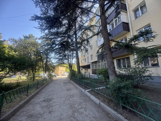 Продам трехкомнатную (3-комн.) квартиру, Гагарина ул, 17а, Симферополь г