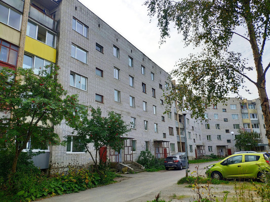 Продам трехкомнатную (3-комн.) квартиру, Парковая ул, 1, Костомукша г