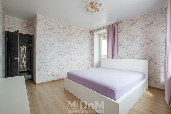 Продам трехкомнатную (3-комн.) квартиру, Ворошилова ул, 27к1, Санкт-Петербург г