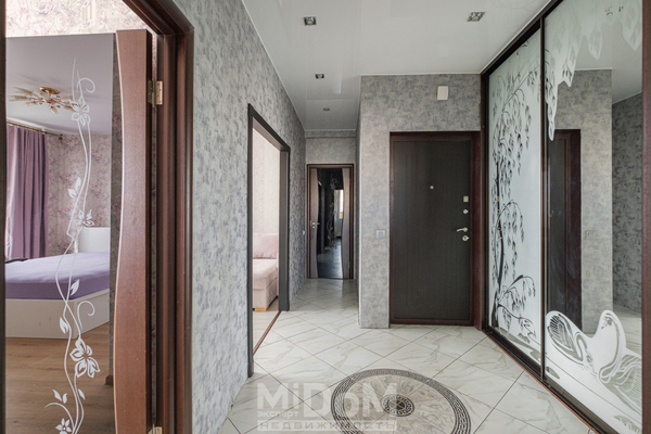Продам трехкомнатную (3-комн.) квартиру, Ворошилова ул, 27к1, Санкт-Петербург г
