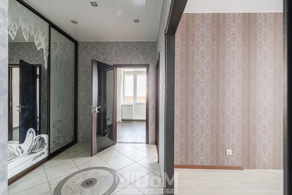 Продам трехкомнатную (3-комн.) квартиру, Ворошилова ул, 27к1, Санкт-Петербург г
