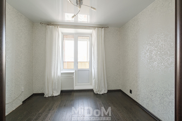Продам трехкомнатную (3-комн.) квартиру, Ворошилова ул, 27к1, Санкт-Петербург г