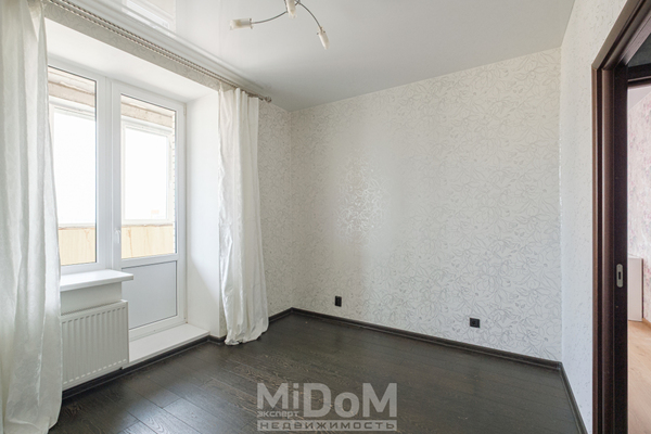 Продам трехкомнатную (3-комн.) квартиру, Ворошилова ул, 27к1, Санкт-Петербург г