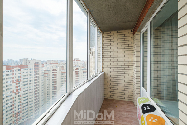 Продам трехкомнатную (3-комн.) квартиру, Ворошилова ул, 27к1, Санкт-Петербург г