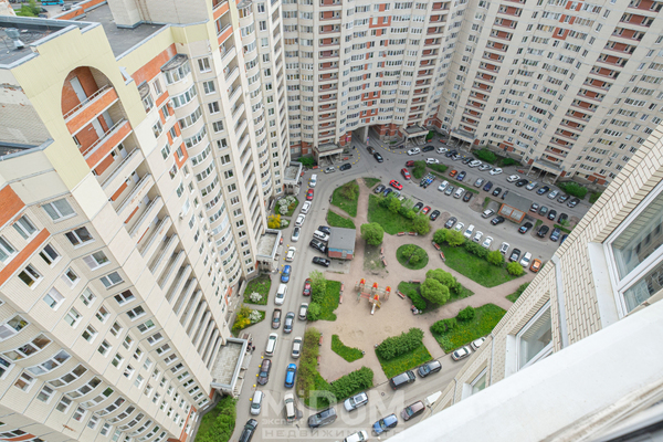 Продам трехкомнатную (3-комн.) квартиру, Ворошилова ул, 27к1, Санкт-Петербург г